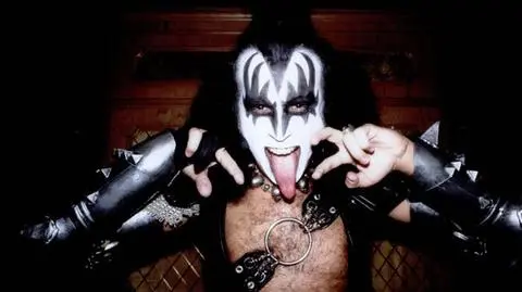 Atakował stronę Kiss. Grozi mu 15 lat więzienia