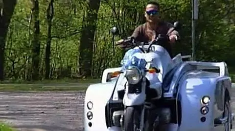 Niepełnosprawny, a śmiga na motorze