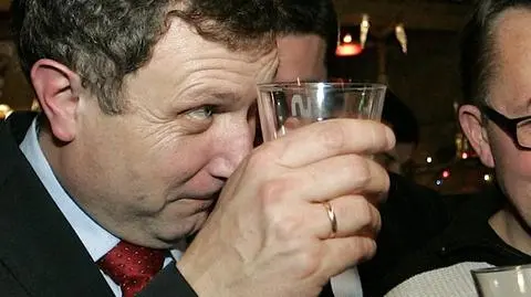 Ostry wyścig, frekwencja 57 proc. Karnowski przed Fułkiem.