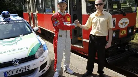 Dreszer przegrał ze śląskim tramwajem. 
Rajdowiec nie miał szans z komunikacją
