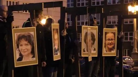 Uczestnik demonstracji narodowców ze zdjęciami europosłów na szubienicach pracował wcześniej w resorcie sprawiedliwości (nagranie z kwietnia)