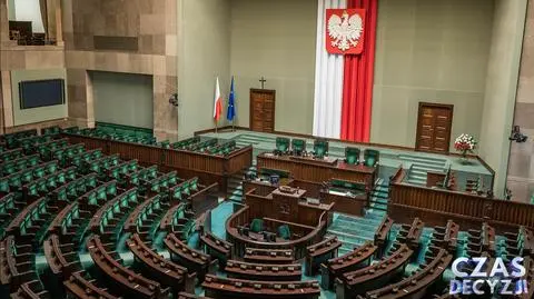 PKW przedstawiła w poniedziałek wieczorem podział mandatów do Sejmu