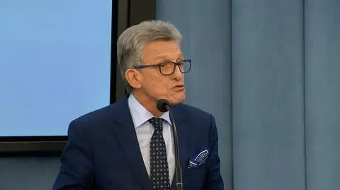 Piotrowicz tłumaczy się z zasług dla PRL