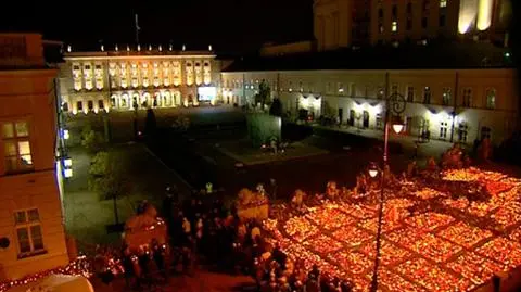Polacy oddają hołd parze prezydenckiej