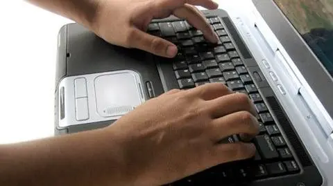 Używasz służbowego laptopa, możesz wylecieć