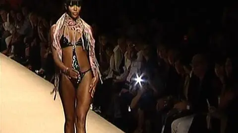 Naomi w bikini