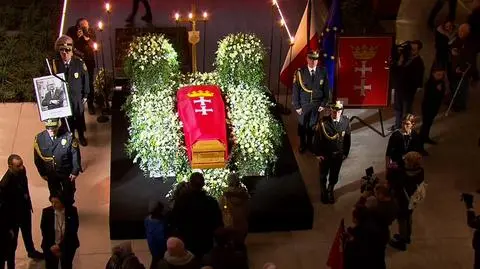 Coffin with Paweł Adamowicz&#039;s body has been put on display in the European Solidarity Centre in Gdańsk