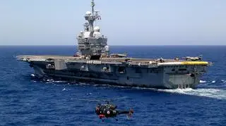 Lotniskowiec wyruszył w morze