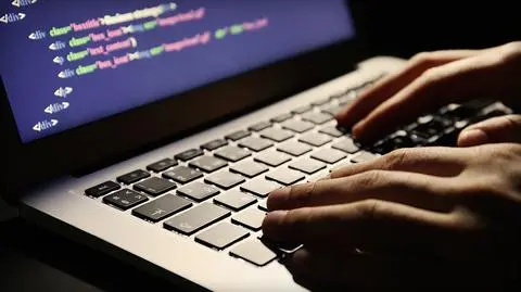 Zarzuty dotyczą kradzieży danych z kont użytkowników serwisu Yahoo