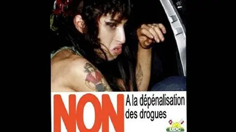 Naćpana Amy Winehouse na plakacie partii