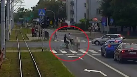 Toruń. Potrącili staruszkę rowerem, kobieta nie żyje. Nastolatkowie w rękach policji
