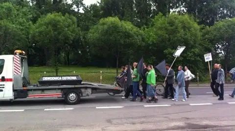 Czarna trumna i blokada drogi. Mieszkańcy 
Ostrowa Wielkopolskiego chcą obwodnicy
