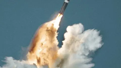Brytyjski arsenał jądrowy to głowice termojądrowe na rakietach Trident-II