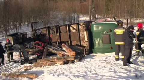 Dolny Śląsk: wypadek podczas załadunku drewna