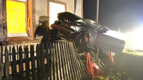 Wjechał BMW w dom jednorodzinny, zmarł w szpitalu