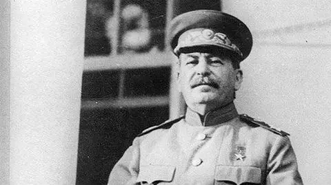 Wnuk Stalin pozywa w sprawie Katynia