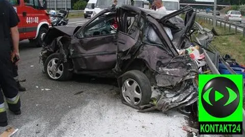 Wjechał pod tira, samochód zmiażdżony
