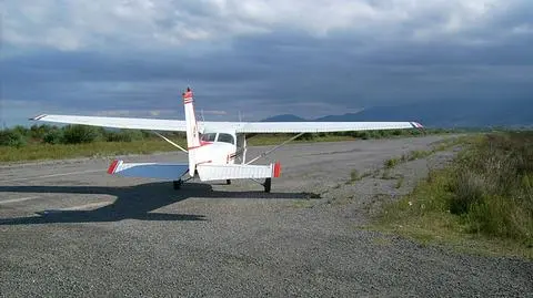Pilot samolotu z kokainą wykonał groźny gest. Zastrzelony