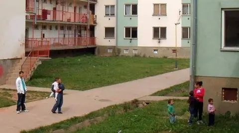 Połowa małych Romów nie kończy szkoły
