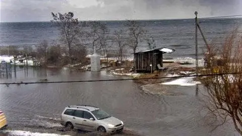 Więcej wody w rzekach, stają się groźne