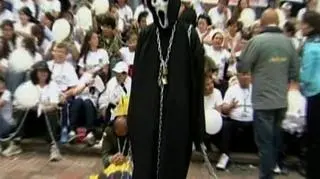 Kilka milionów Kolumbijczyków uczestniczyło w niedzielę w manifestacjach z okazji kolumbijskiego Święta Niepodległości, żądając uwolnienia zakładników przetrzymywanych przez lewackich partyzantów. (APTN)