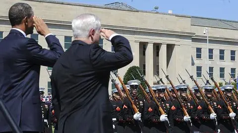 Robert Gates uderza w Baracka Obamę. 
W książce krytykuje politykę byłego szefa