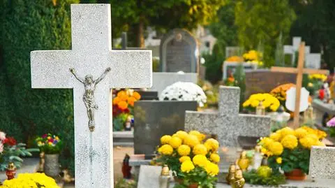 Wszedł do grobowca, bo "chciał zobaczyć, jak tam ludziom jest"