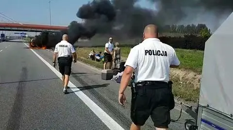 Jechali na urlop, stanęli w ogniu na autostradzie