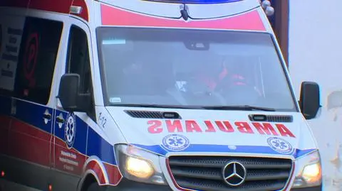 A mother was so drunk that she dropped one her children on the ground and then attacked the paramedics in Łódź