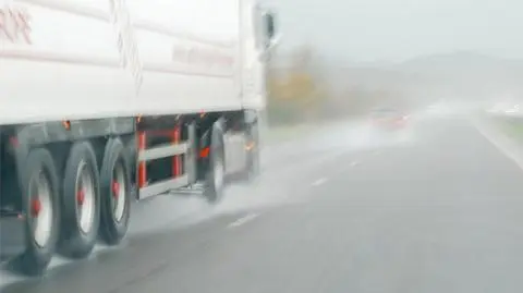 Zarzuty zabójstwa dla nastolatków, którzy rzucali lodem w samochody