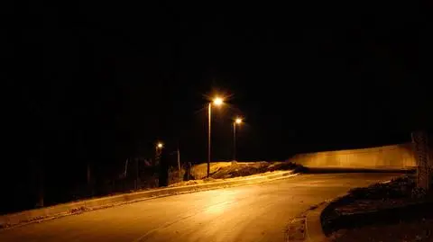 Pijany zasnął na drodze. "Zginął na miejscu"