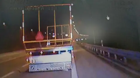 Jechał 30 km/h po "ekspresówce". Traktorzysta pomylił zjazdy