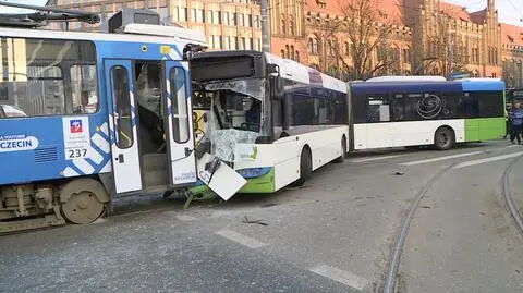 A bus and a tram collided head on in Szczecin. 11 people were injured