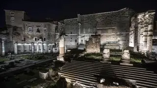 Nowa iluminacja oświetliła zabytki starożytności między Koloseum a Placem Weneckim