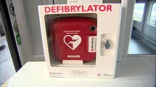 Defibrylator w pociągu