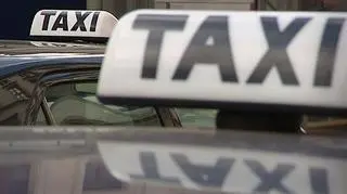 Policja jednej nocy zatrzymała trzech kierowców taksówek pod wpływem