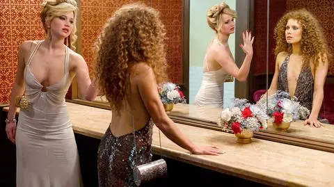 "American Hustle: Jak się skubie w Ameryce" - z Jennifer Lawrence i Amy Adams - zdobył aż siedem nominacji i jest faworytem Złotych Globów