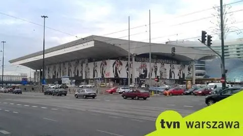 Centralny po liftingu zasłonięty reklamą