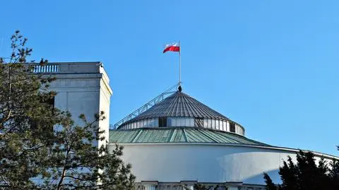 Sondażowe rekordy i jedno tąpnięcie. Dwa lata od zwycięstwa PiS [materiał "Faktów" TVN z 25.10.17]
