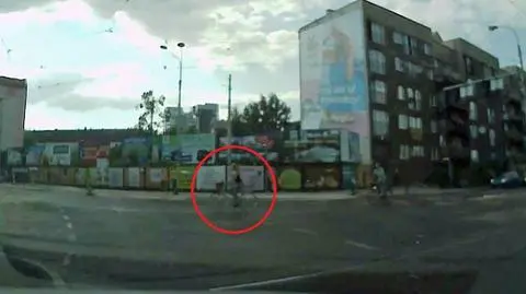 Rowerzyści na czerwonym. "W przeciągu 20 sekund mogłem trafić w dwóch"