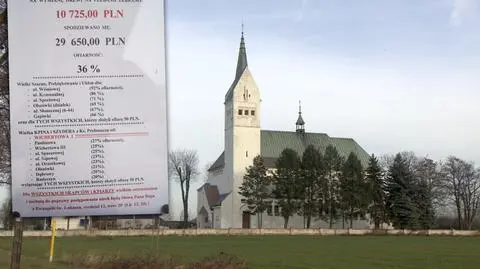 Psary: Proboszcz wyliczył ile dali na nowe drzwi, wywiesił listę i podzielił parafian
