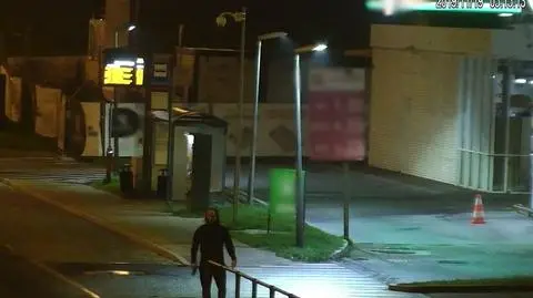 Olsztyn. W masce zagroził bronią obsłudze stacji paliw i zażądał hot doga
