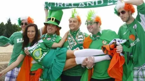 Irlandczycy z modelkami, Włosi szukają żon