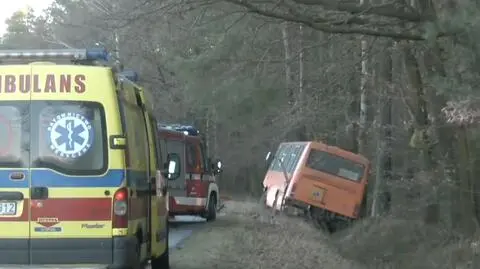 Autobus zderzył się z samochodem osobowym