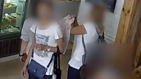 Gdańsk: policja szuka dwóch kobiet, które okradły klientkę lokalu