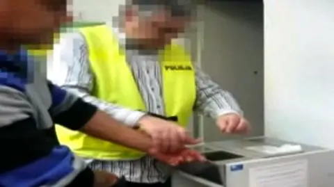 Skradli biżuterię od jubilera. Nie dość, że była podróbką, to wpadli przy kontroli drogowej