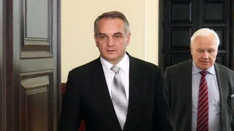 Pawlak promowany szeptem