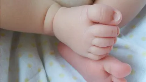 Uderzył kilka razy 9-miesięcznego syna, "bo go denerwował" 