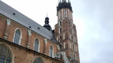 Drona z dachu kościoła ściągnęli strażacy