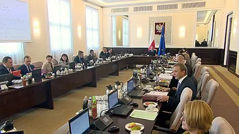 Sondaż: coraz więcej niezadowolonych z premiera i rządu